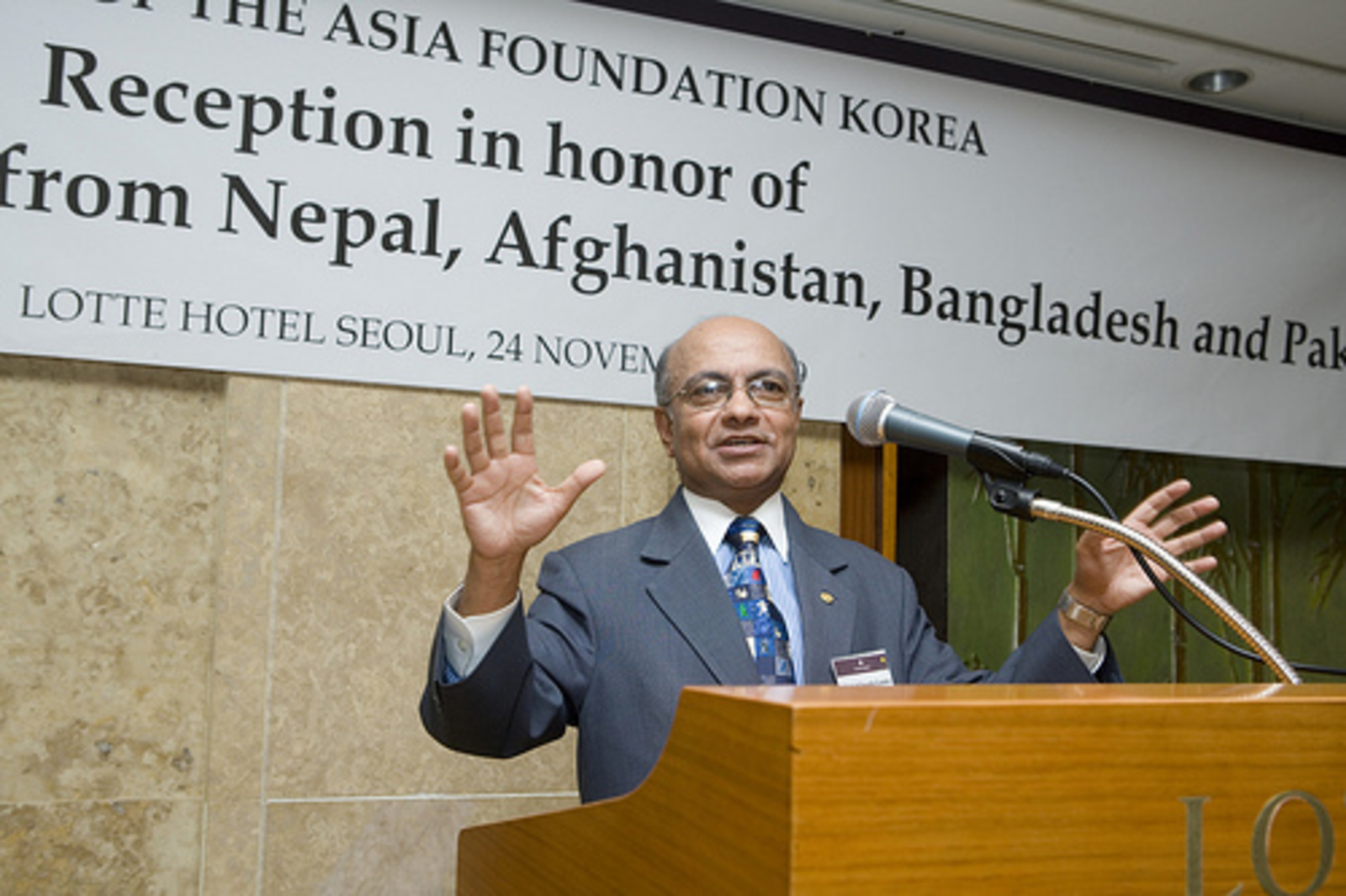 Kul Chandra Gautam, former Assistant Secretary-General of the United Nations and former Deputy Executive Director of UNICEF, delivers a presentation at The Asia Foundation's conference on Korea’s aid strategy.