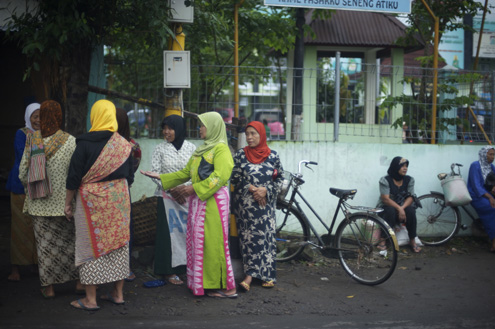 Indonesian women at a school 