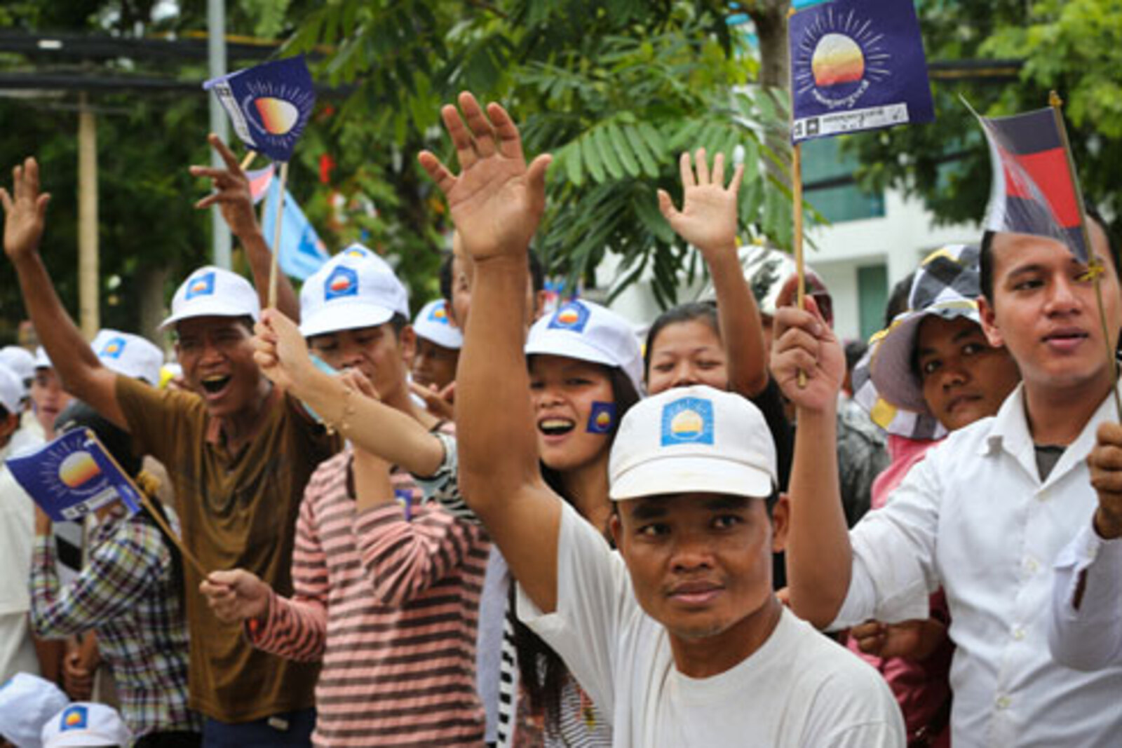 Cambodians participate in election campaigning