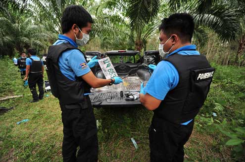 Since the resumption of the conflict in 2004, bomb attacks, assassinations, revenge killings, and other acts of violence committed on both sides of the conflict have claimed nearly 6,000 lives and injured over 9,500 people. Here, forensic police investigate a crime scene. Photo/Atist Pawakarakun