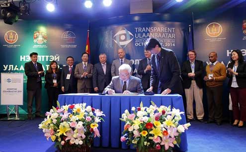 Mayor Bat-Uul signed the Ulaanbaatar Declaration Against Corruption,